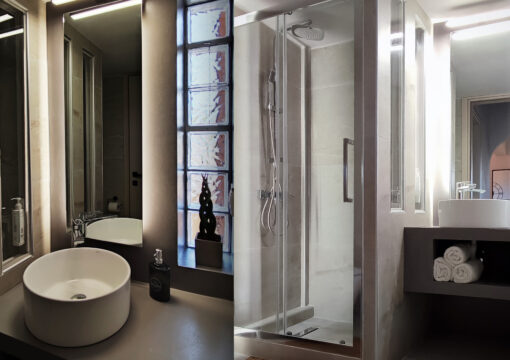 Nikis Luxury Two Bedrooms Apartment