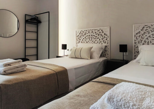 Nikis Luxury Two Bedrooms Apartment