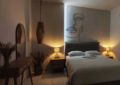 Nikis Luxury Two Bedrooms Apartment