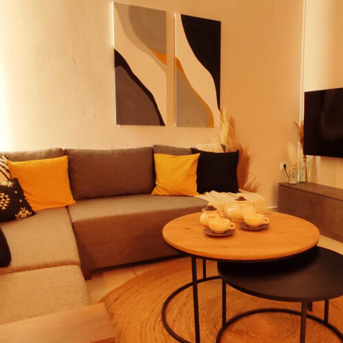 Nikis Luxury Two Bedrooms Apartment