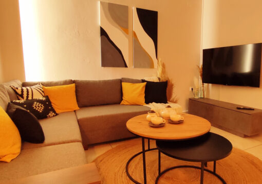 Nikis Luxury Two Bedrooms Apartment